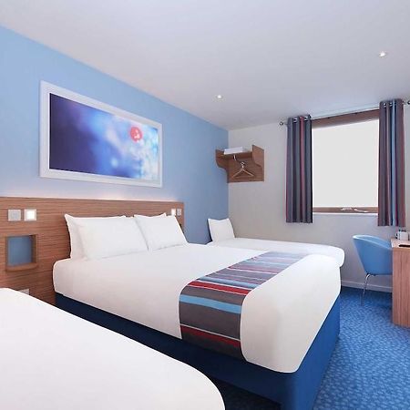Travelodge London Ealing Buitenkant foto