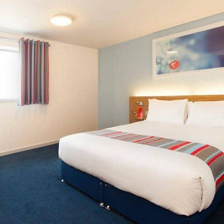 Travelodge London Ealing Buitenkant foto