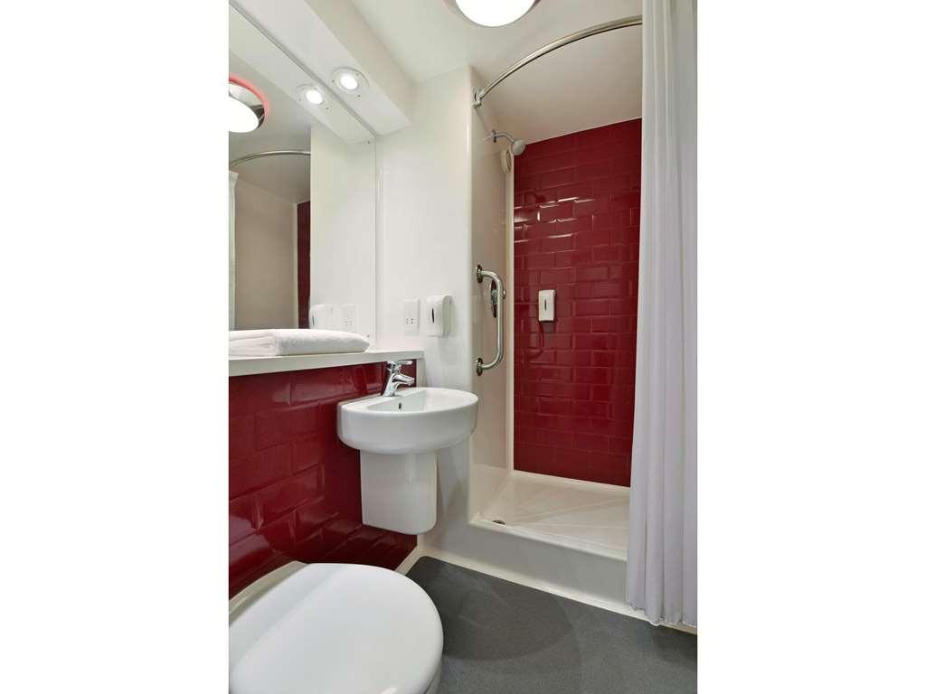 Travelodge London Ealing Kamer foto