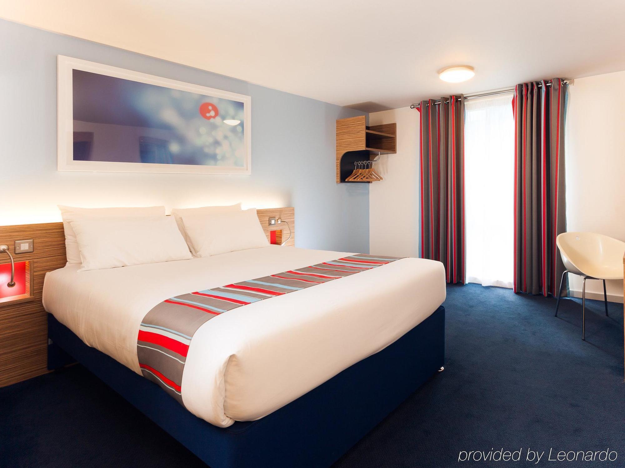 Travelodge London Ealing Buitenkant foto