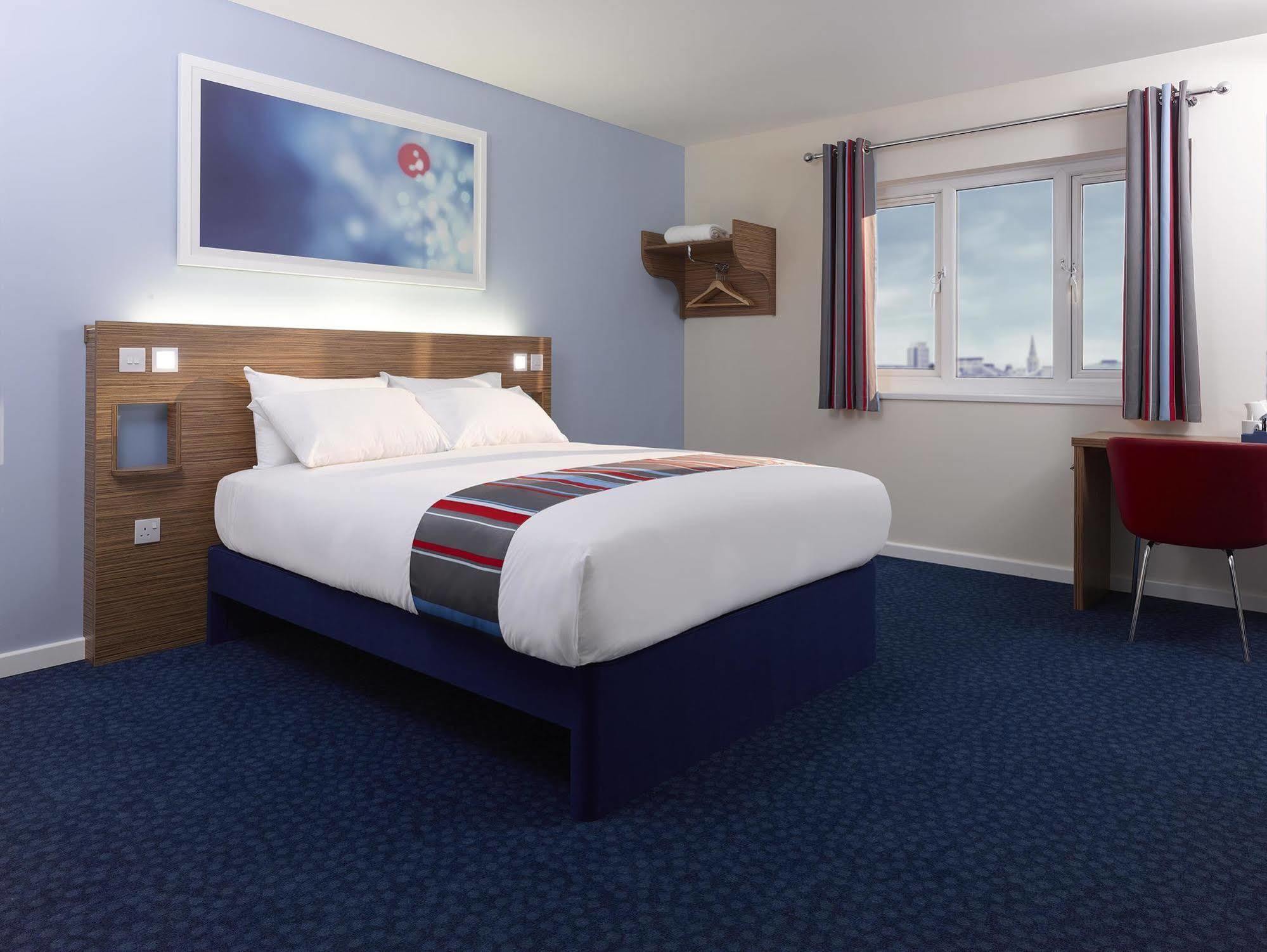 Travelodge London Ealing Buitenkant foto
