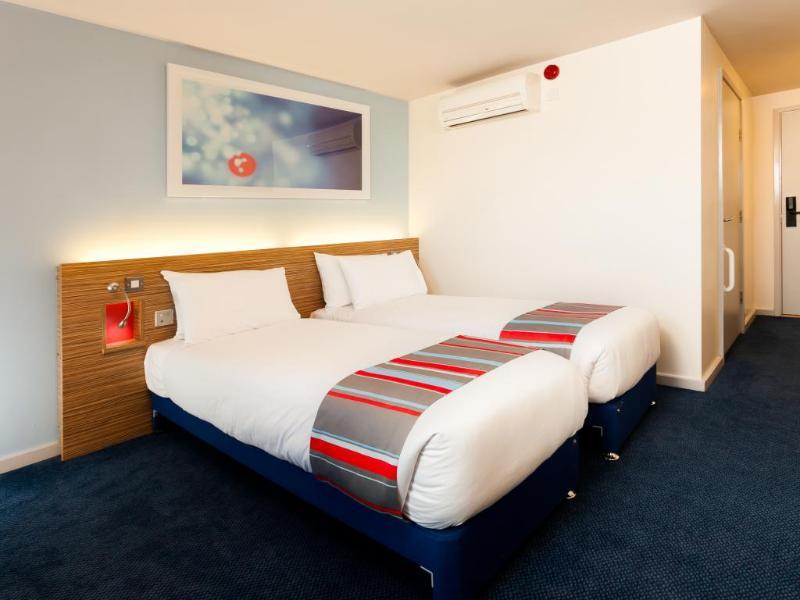 Travelodge London Ealing Buitenkant foto
